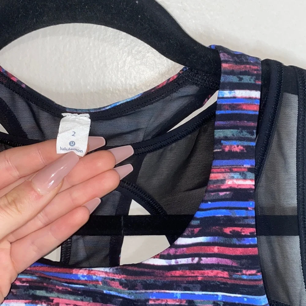 🪿Adorable Lululemon sports bra/ top! - Picture 3 of 7